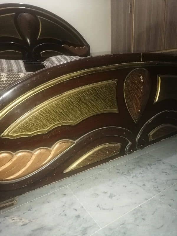 m apna double bed or ak single bed without mattress sale kr Ra hu 2