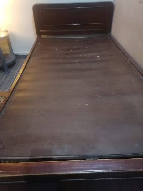 m apna double bed or ak single bed without mattress sale kr Ra hu 11