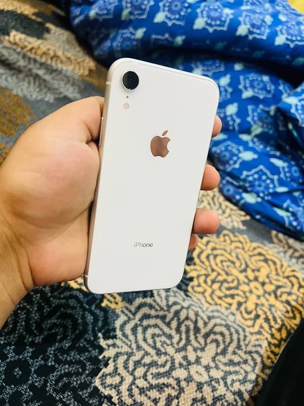 iPhone XR 64gb jv 4