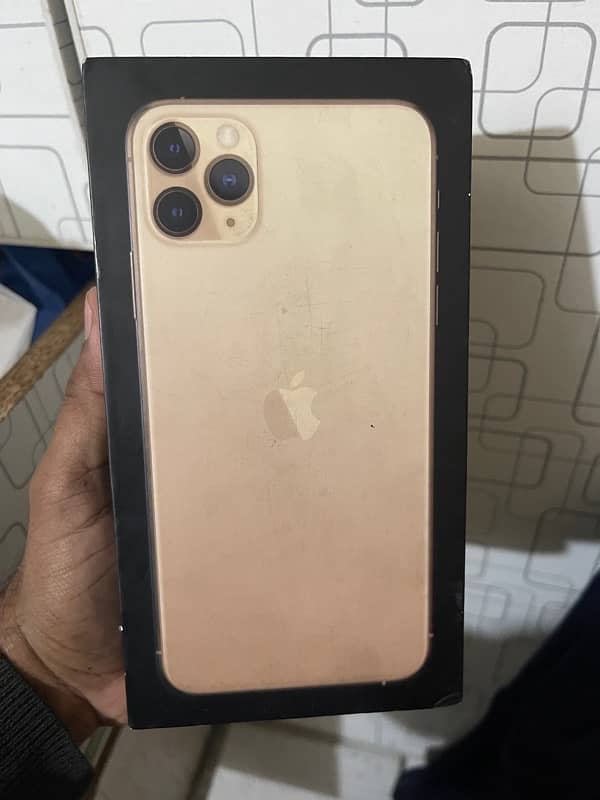 Official PTA opproved iphone 11 pro max Golden color 64 GB. 3