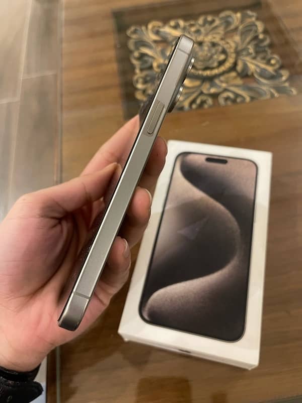 iphone 15 pro max Hk varaint 256 gb non pta titanium 3