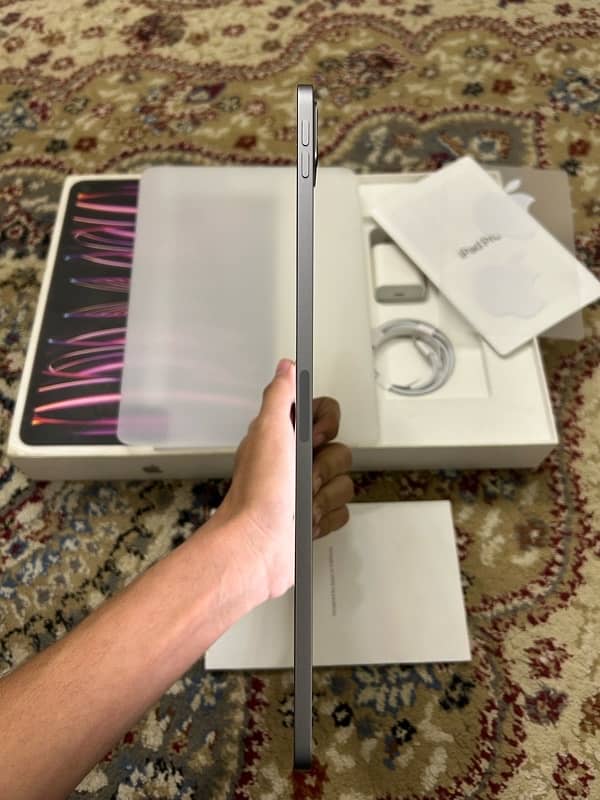 IPAD PRO M2 128GB BRAND NEW UNDER WARRANTY 4