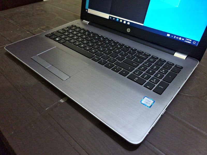 HP core i3 6th gen 9