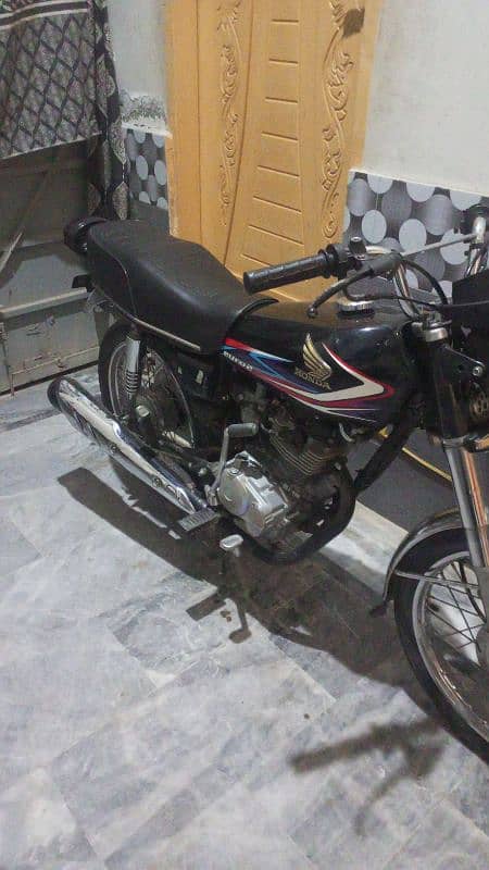 Honda CG 125 2019 Black 4