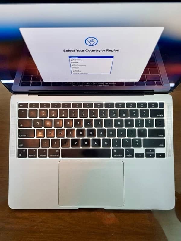 2020 MacBook Air - 8/256 1