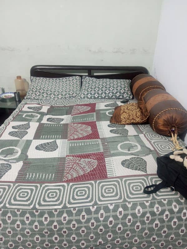 Queen bed for sell 1