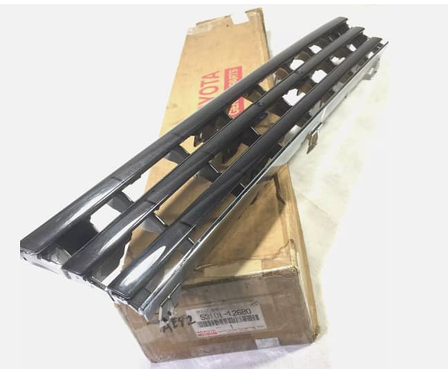 TOYOTA COROLLA AND SPRINTER 1987-91 GENUINE FRONT GRILLE 5