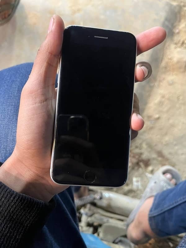 selling my iPhone se2020 second generation 5