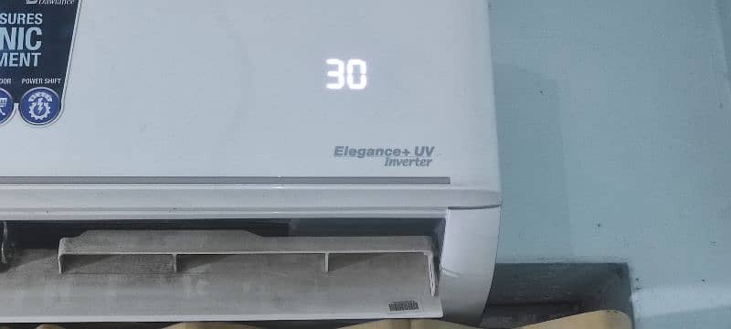 DAWLANCE 1.5 Ton DC inverter Elegance uv heat and cool 2