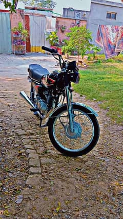 Honda CG 125 model 2015 for urgent sale