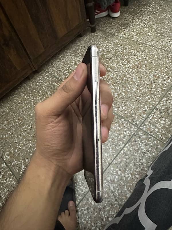 iphone 11 pro 64gb sim working 0