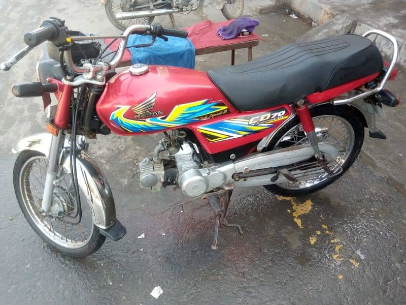 Honda 70 21 model copy later ok koi km ni Hona wala 03038356796 4