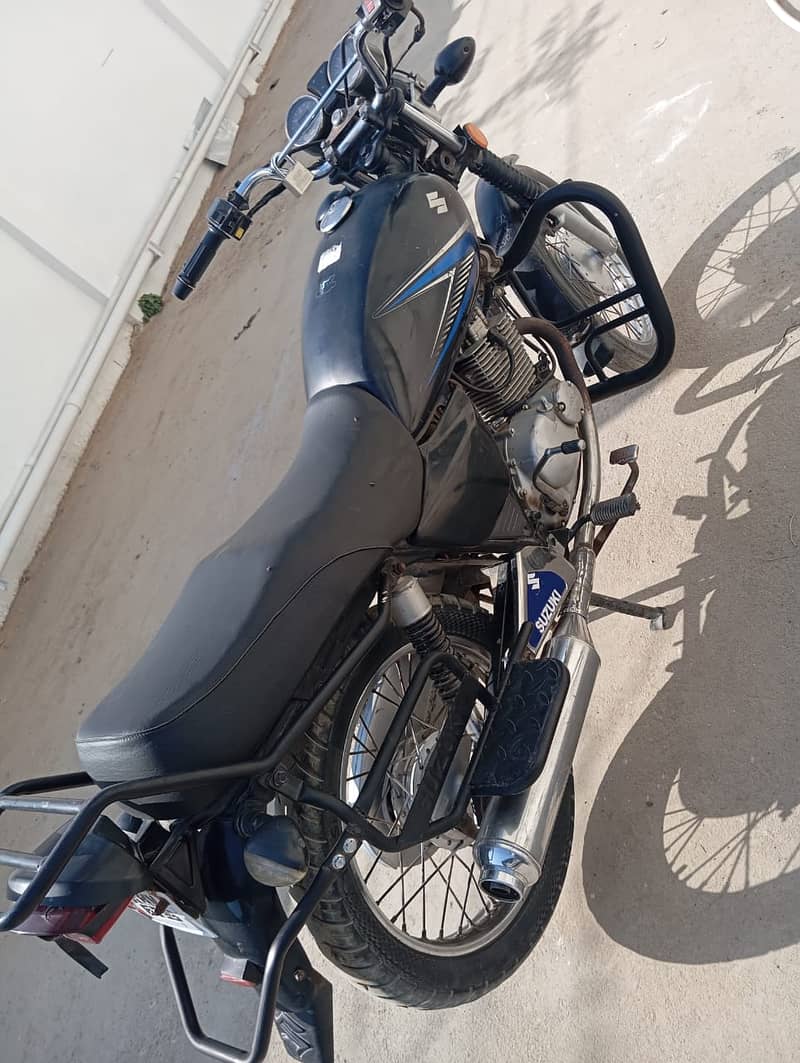 Suzuki GS 150 2015 1