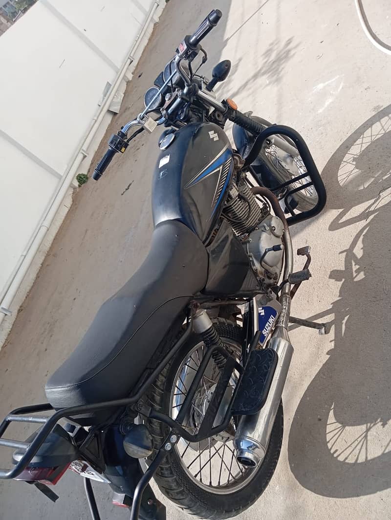 Suzuki GS 150 2015 2