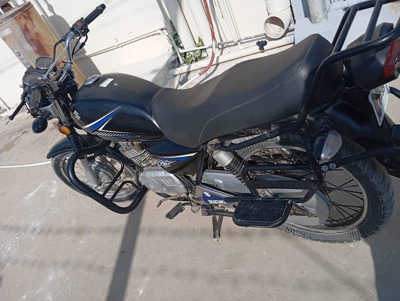 Suzuki GS 150 2015 3