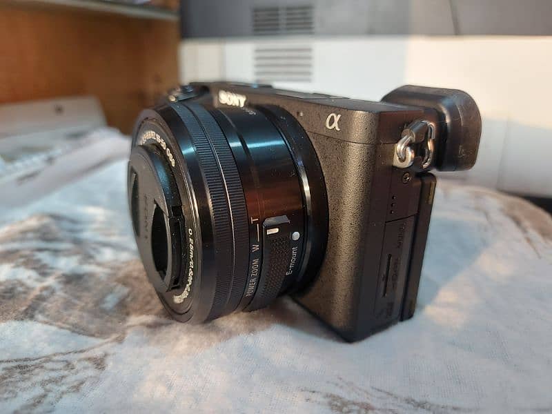 Sony A6400 with kit lenz condition  10 by 10 box nhi 2