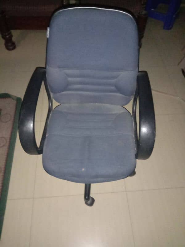 Durable and comfortable Executive Chair. 0