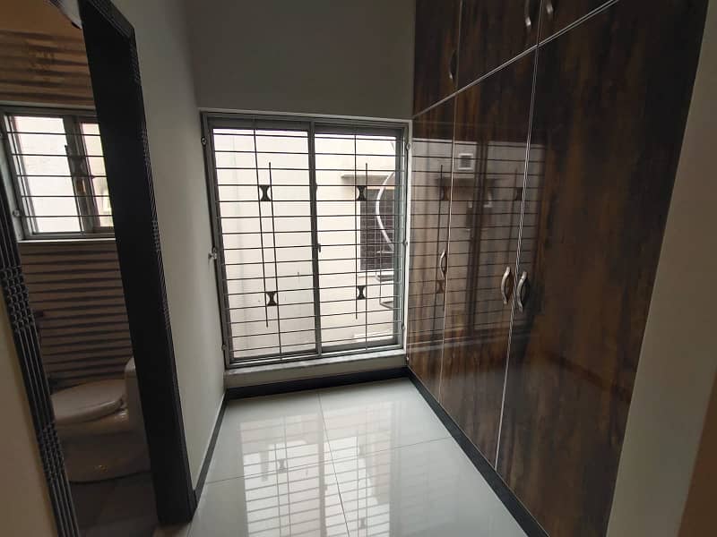 10 Marla House For Rent In Bahria Town Lahore. 7