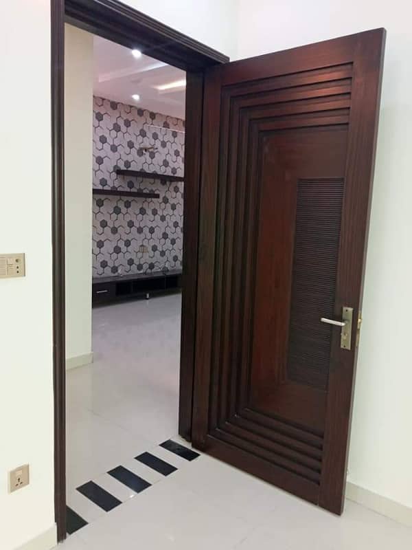 10 Marla House For Rent In Bahria Town Lahore. 12