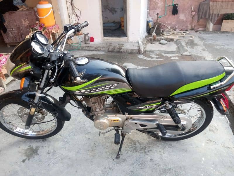 Honda deluxe 125 model 2017 serial 99 . . 03211415566 5