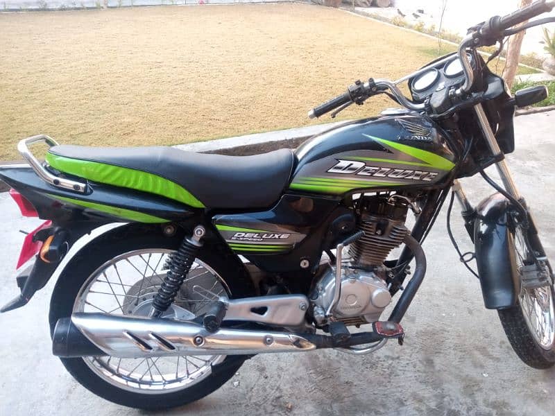 Honda deluxe 125 model 2017 serial 99 . . 03211415566 8