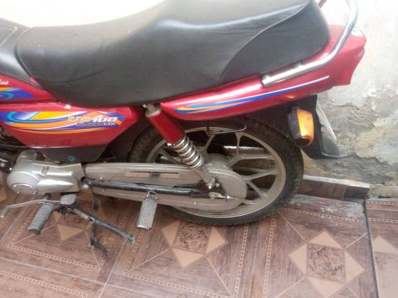 united 100 cc 4