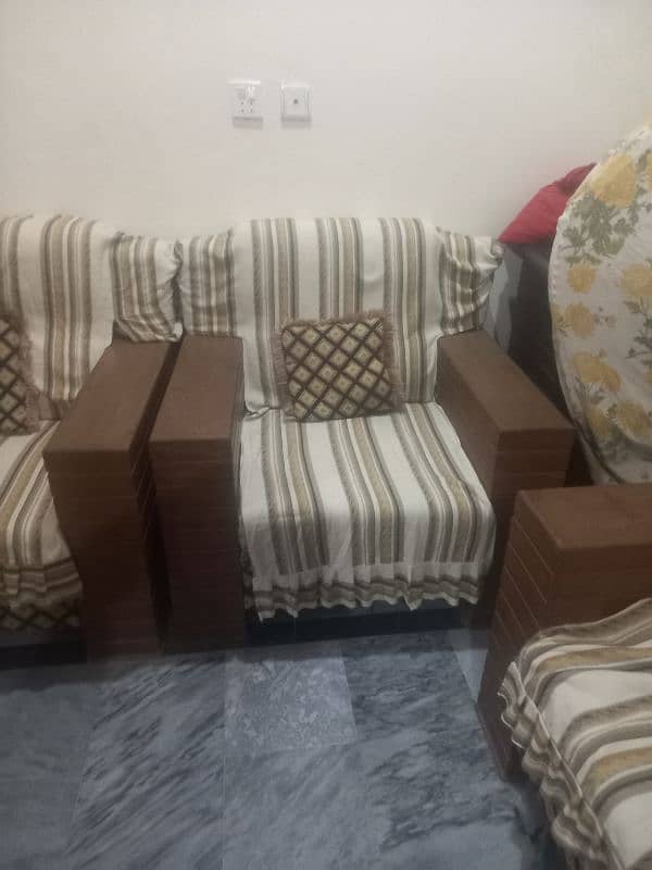 03360552673. . .   i want to sell sofa set in ew condition 0