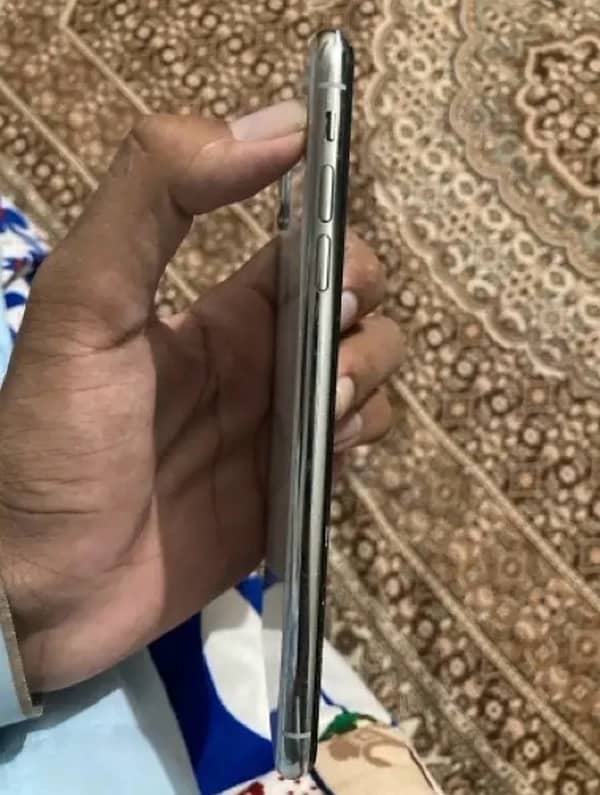 IPHONE XSMax in very good condition. 1