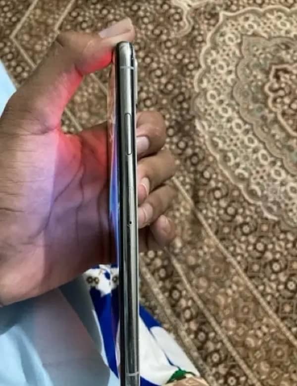 IPHONE XSMax in very good condition. 2