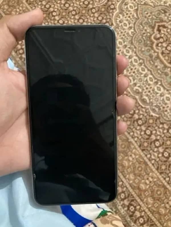 IPHONE XSMax in very good condition. 3