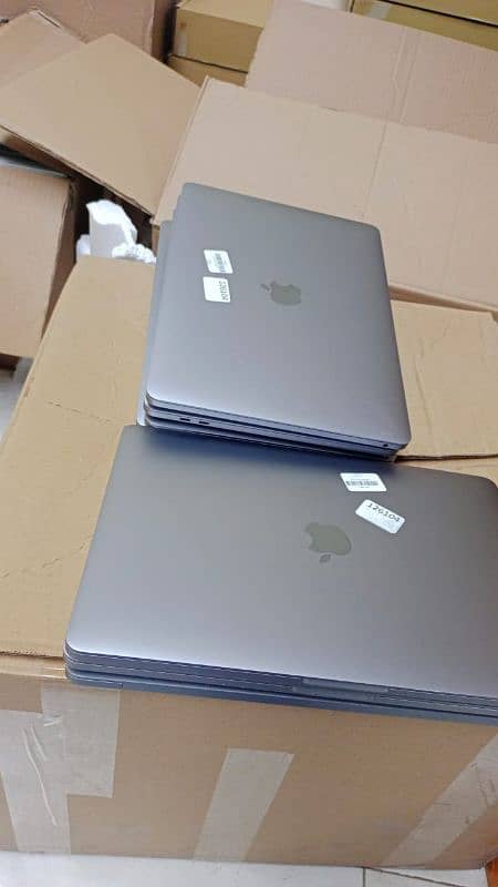 2015 to 2023 apple MacBook Pro air available Qty 2