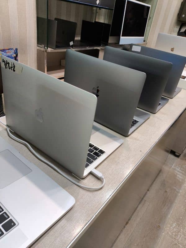 2015 to 2023 apple MacBook Pro air available Qty 5