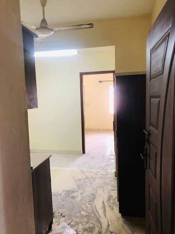 E-11 650 Square Feet Flat Up For rent 0