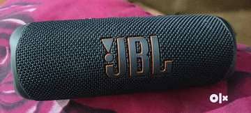 JBL Flip 6 Portable Waterproof Bluetooth Speaker 1