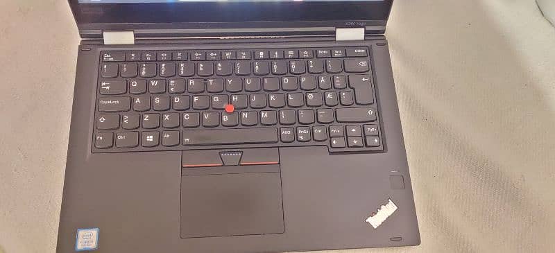 Lenovo ThinkPad X380 Yoga 4