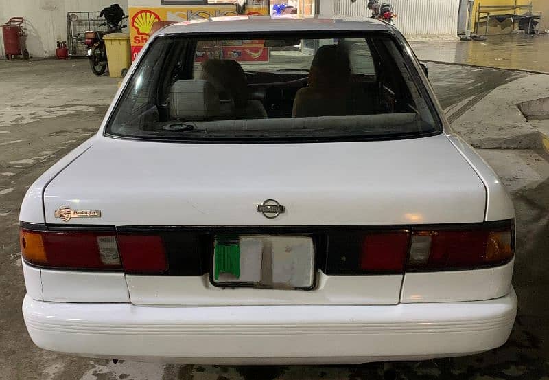 Nissan sunny B12 1992 1