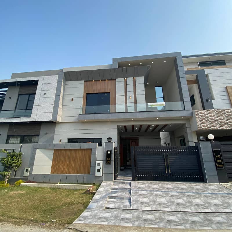 10 Marla Luxury House for Sale in Bankers Avenue Society, Bedian Road, Lahore 0