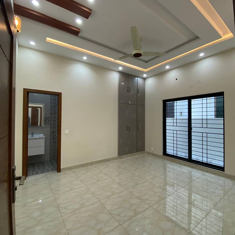 10 Marla Luxury House for Sale in Bankers Avenue Society, Bedian Road, Lahore 4