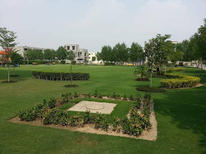 Bahria Orchard Plot No 272#J Facing Park Possession Utility Paid For Sale 2