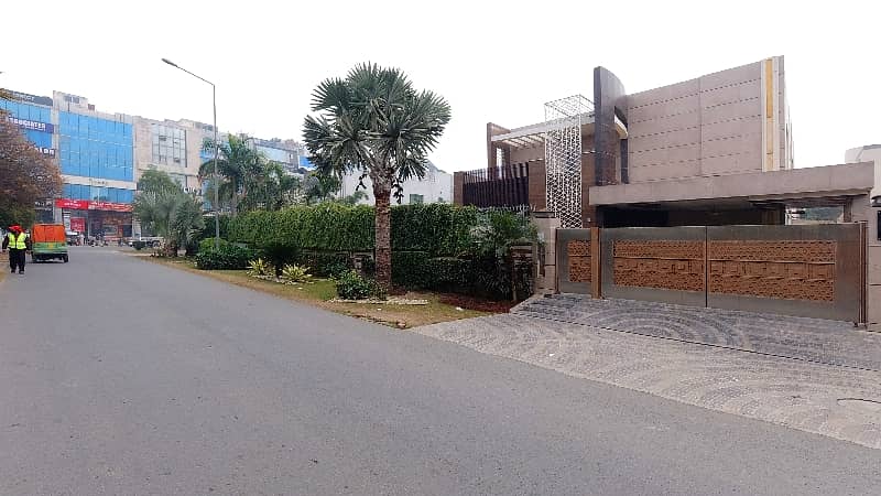 Fully Furnished 2 Kanal House Available In DHA Phase 5 - Block E For Sale 2