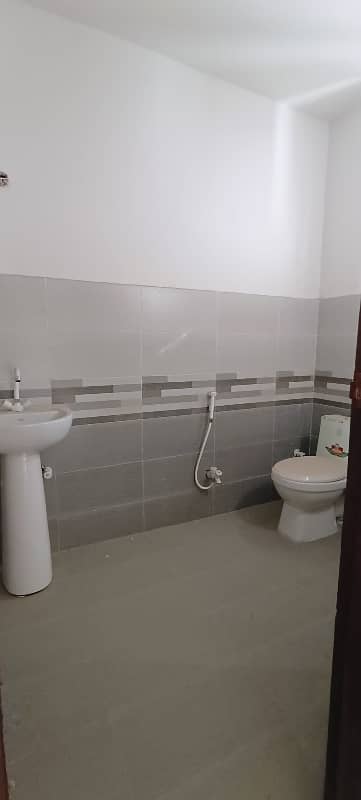 Buy A Prime Location 900 Square Feet Flat For sale In Pakistan Chowk 3