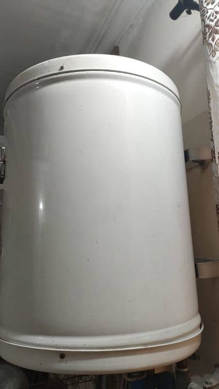 Electric geyser 10 gallon 1