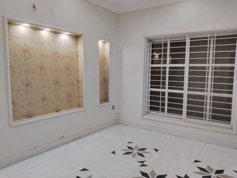 Ideally Located Prime Location House Of 10 Marla Is Available For Rent In Lahore 2