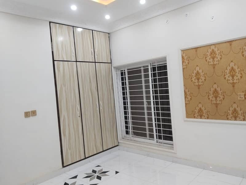 Ideally Located Prime Location House Of 10 Marla Is Available For Rent In Lahore 4