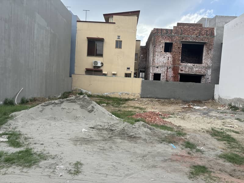 DHA 11 RAHBAR IDEAL LOCATION BEST PRICE WITH PLOT FOR SALE 0