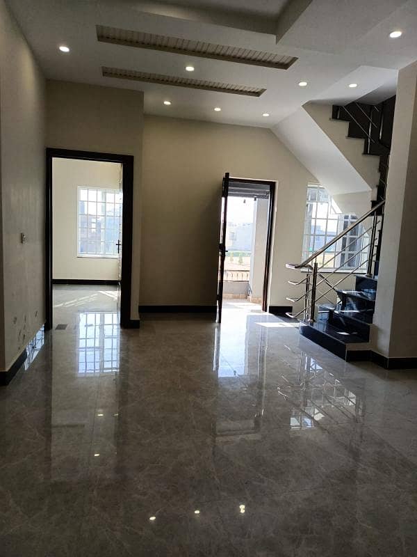 5 Marla Upper Portion Available For Rent In Military Accounts Society on College Road 2