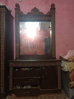 antic dressing table