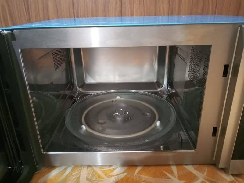 Microwave oven 4