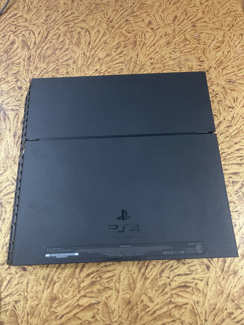 PS4 (PlayStation 500gb) with 3 remotes 2