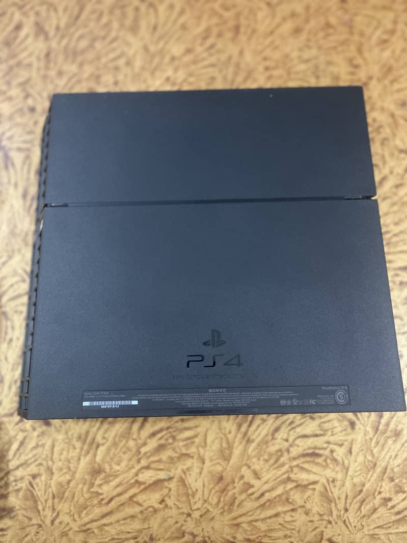 PS4 (PlayStation 500gb) with 3 remotes 3